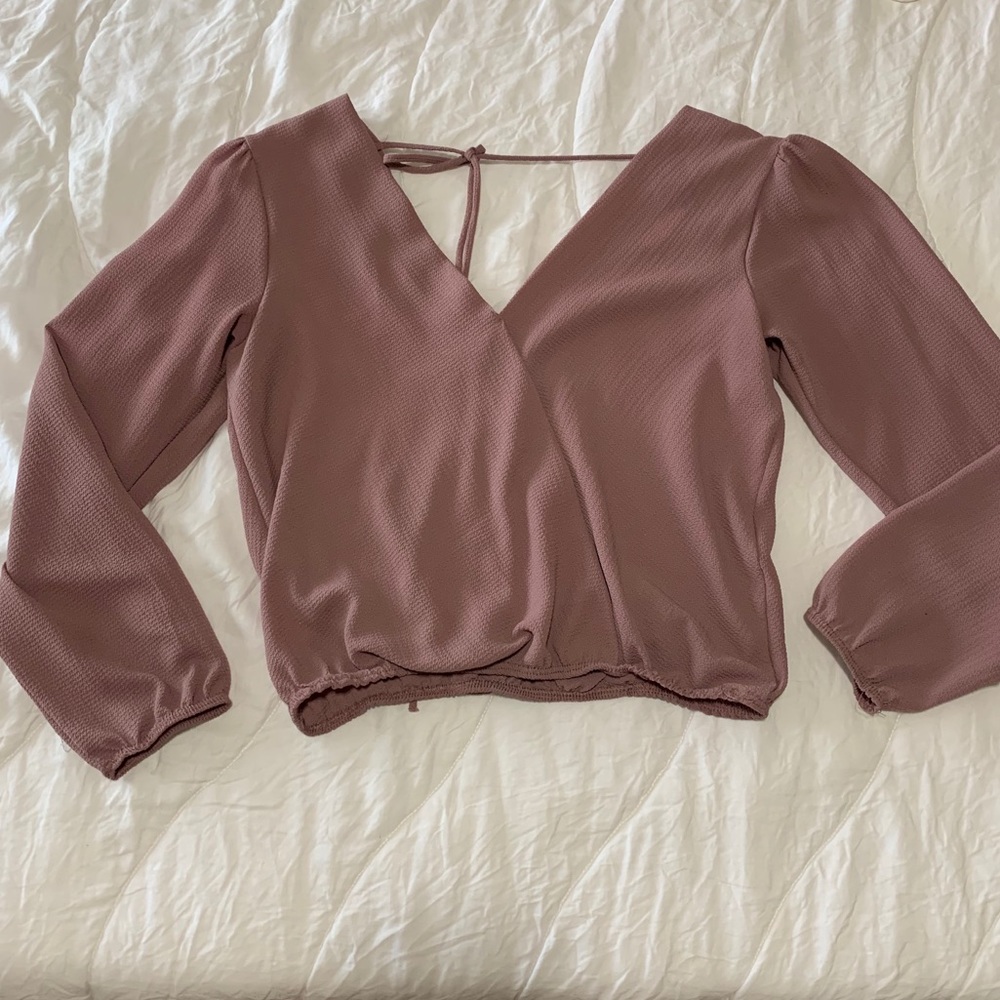 Sexy V-neck blouse in blush!